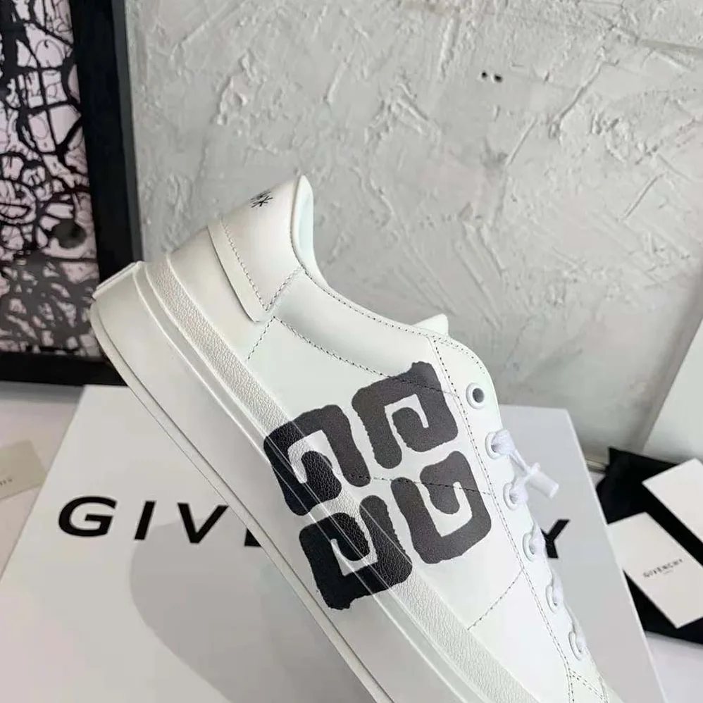 Givenchy Sneakers City Sport in Leather with Tag Effect 4G Print for Unisex in Black