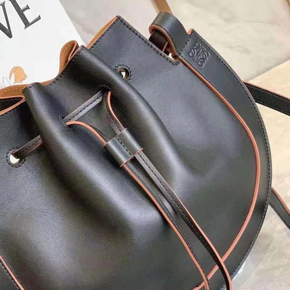 Loewe Horseshoe Bag in Nappa Calfskin for Women in Black Loewe Horseshoe Bag in Nappa Calfskin for Women in Black