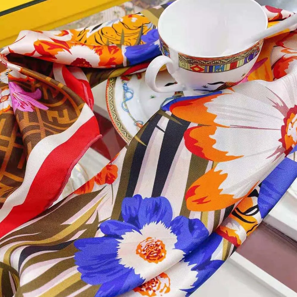 Fendi Flower Foulard Foulard from the Spring Festival Capsule Collection for Women Fendi Flower Foulard Foulard from the Spring Festival Capsule Collection for Women