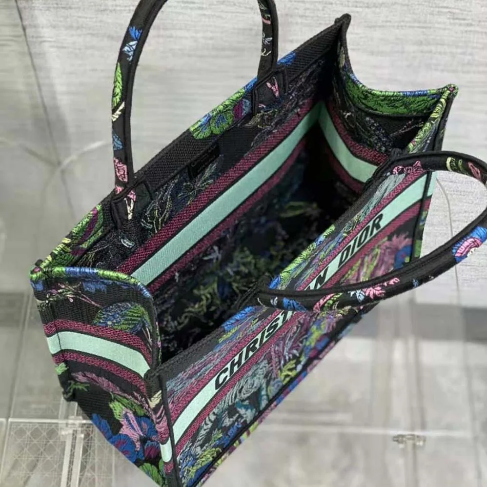 Dior Medium Dior Book Tote Blue Multicolor Toile de Jouy Voyage Embroidery for Women Dior Medium Dior Book Tote Blue Multicolor Toile de Jouy Voyage Embroidery for Women