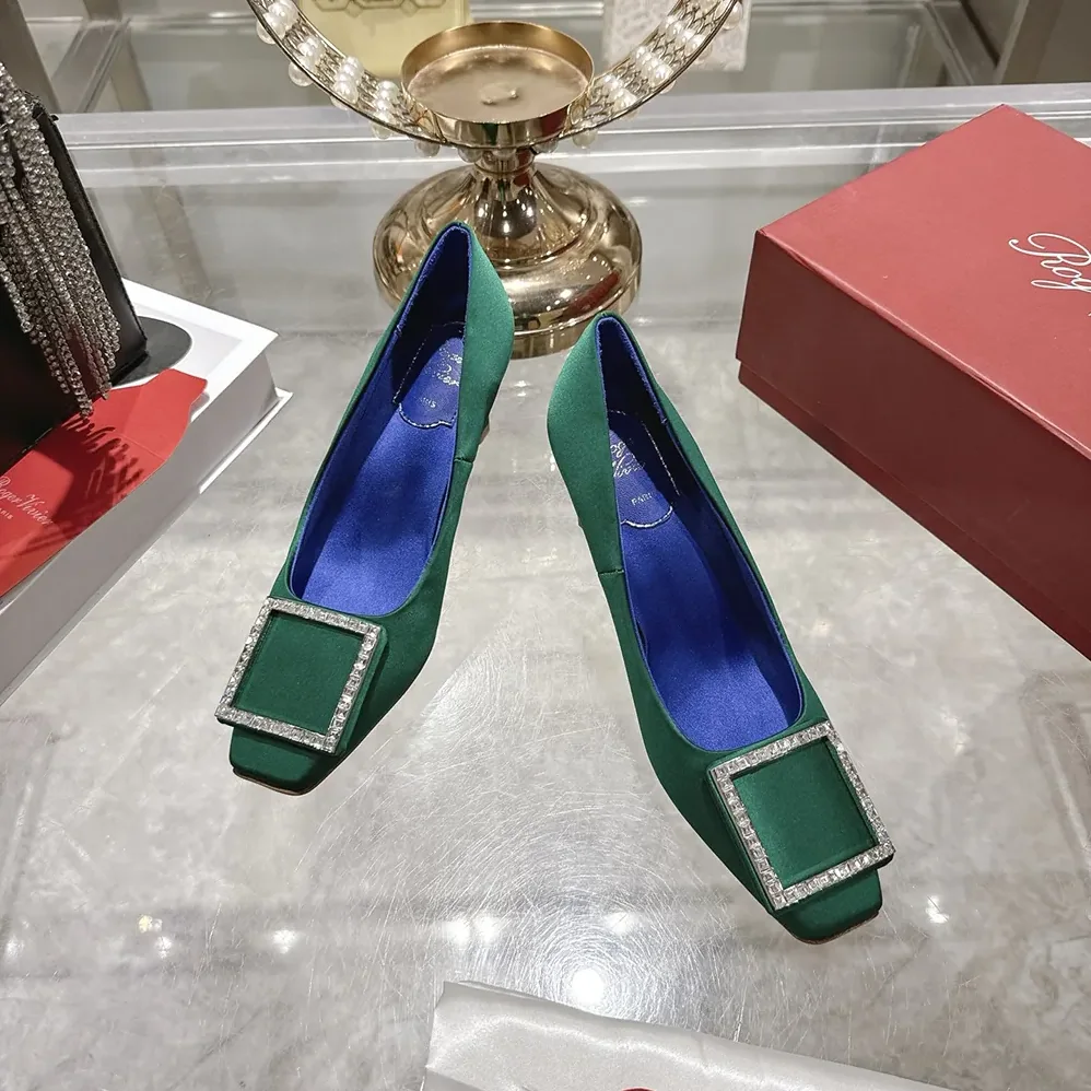 Roger Vivier Trompette Pumps in Satin for Women in Green