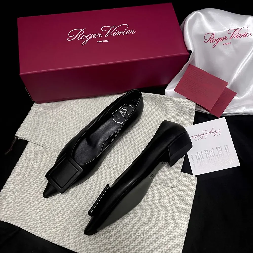 Roger Vivier Viv In The City Ballerinas In Leather Black for Women Roger Vivier Viv In The City Ballerinas In Leather Black for Women