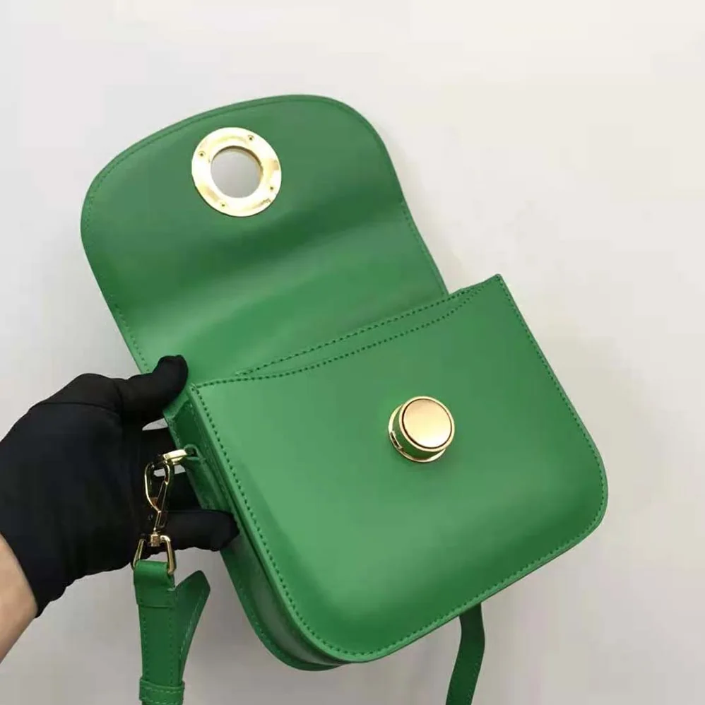 Burberry Leather Small Elizabeth Bag for Women in Green Burberry Leather Small Elizabeth Bag for Women in Green