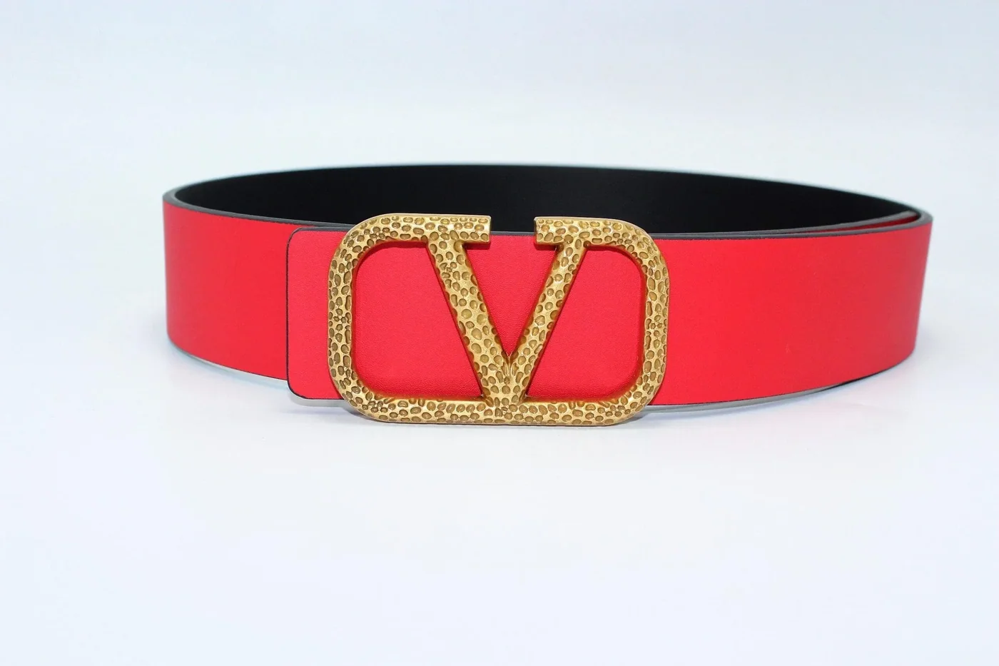 REVERSIBLE V LOGO SIGNATURE BELT IN GLOSSY CALFSKIN