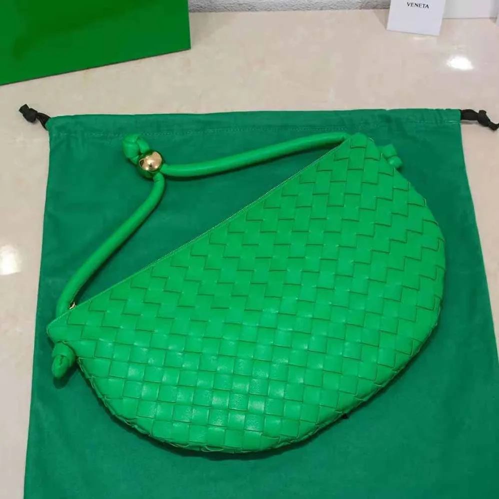 Bottega Veneta Turn Medium Intrecciato Leather Pouch with Adjustable Strap for Women in Green
