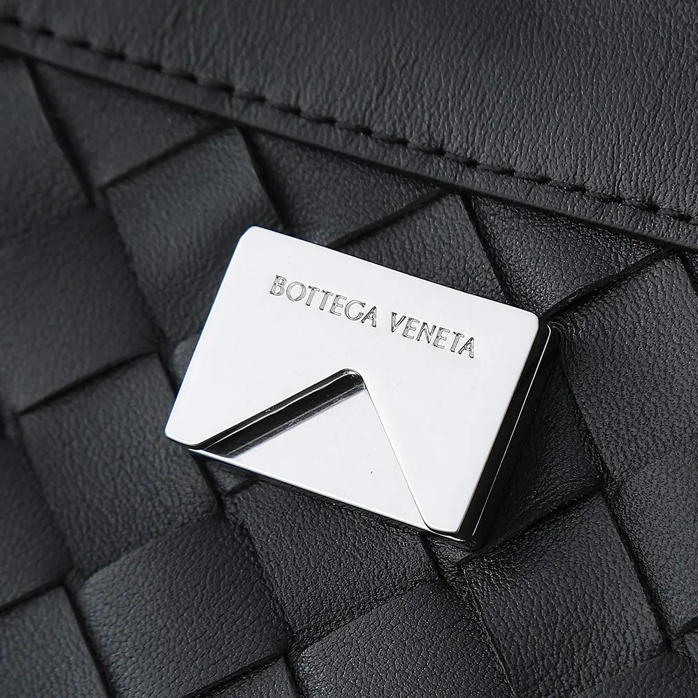 Bottega Veneta Small Andiamo Messenger for Unisex in Black Bottega Veneta Small Andiamo Messenger for Unisex in Black