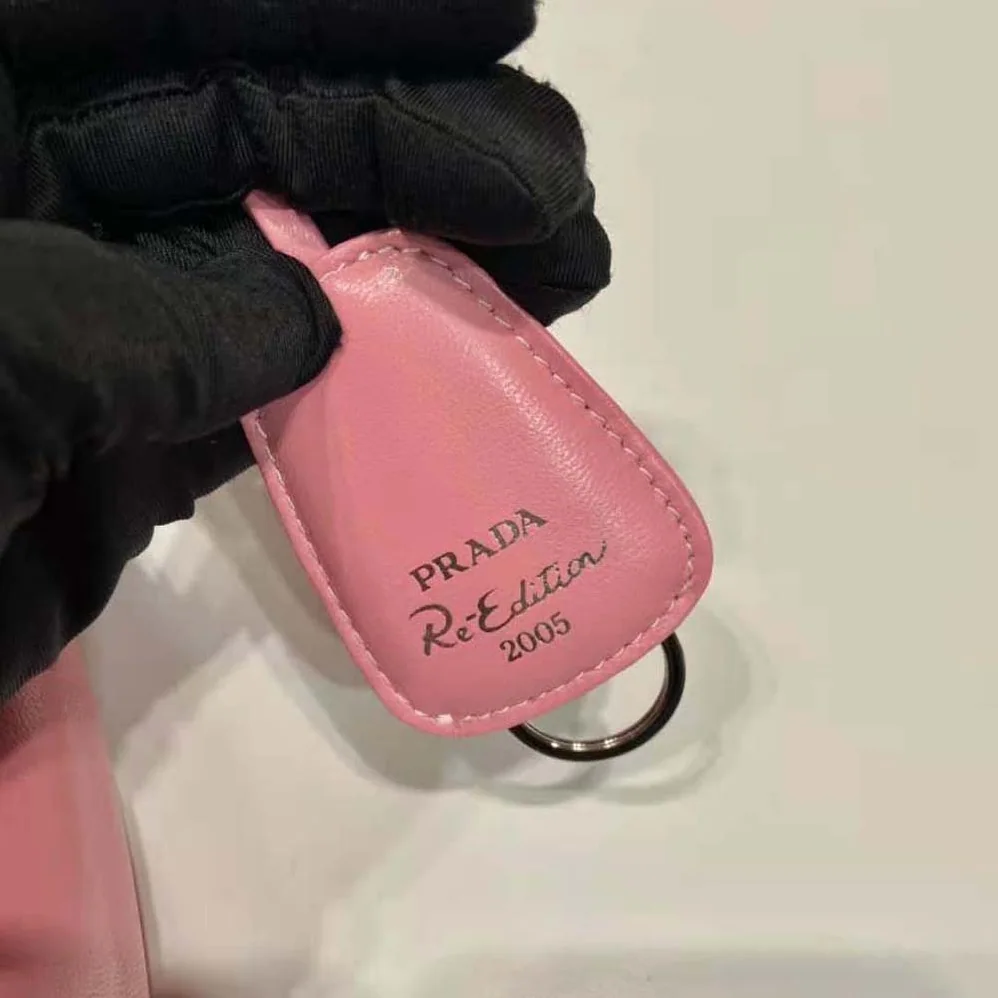 Prada Padded Nappa-Leather Prada Re-Edition 2005 Shoulder Bag for Women in Pink
