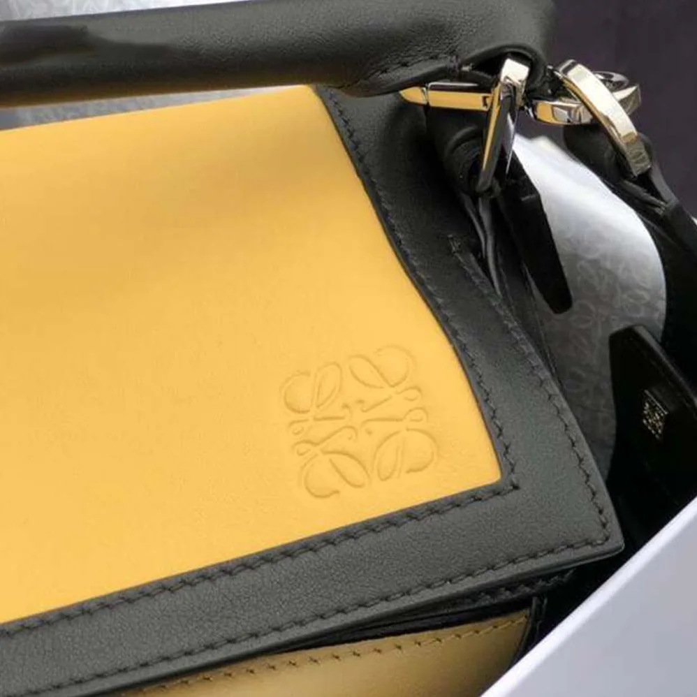 Loewe Puzzle Graphic Bag Cereal for Women in Leaf in Classic Calf