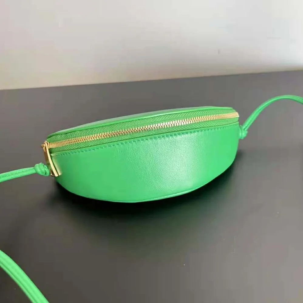 Bottega Veneta Intrecciato Leather Multi Pouch On Strap for Women in Green