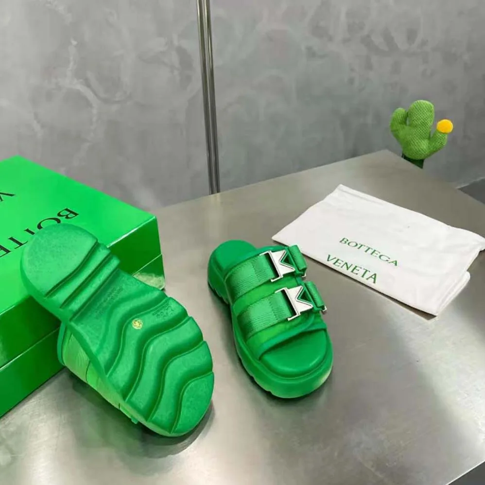 Bottega Veneta Flash Padded Technical Fabric Flat Sandals for Women in Green Bottega Veneta Flash Padded Technical Fabric Flat Sandals for Women in Green