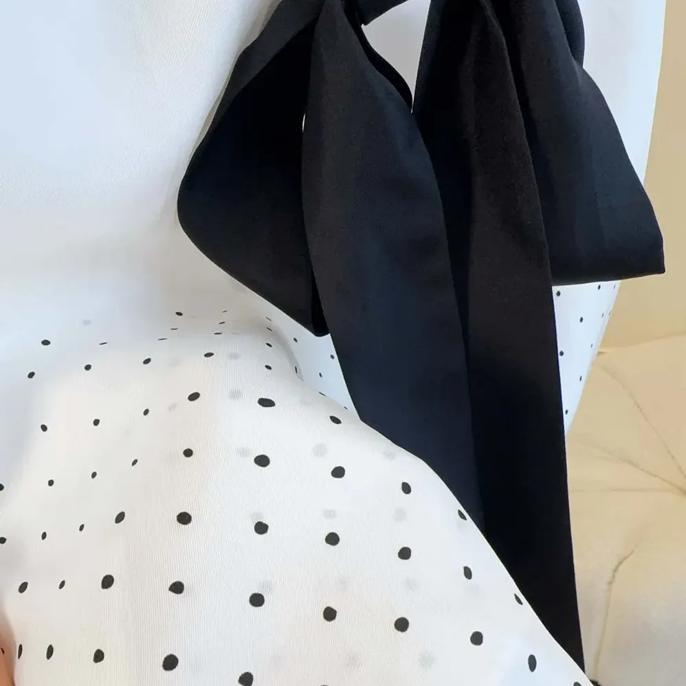 Dior Short-Sleeved Blouse with Rear Tie White Silk Twill with Black PolkaDior Motif for Women Dior Short-Sleeved Blouse with Rear Tie White Silk Twill with Black PolkaDior Motif for Women