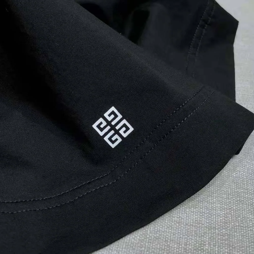 Givenchy Reverse Oversized T-Shirt for Women in Black Givenchy Reverse Oversized T-Shirt for Women in Black