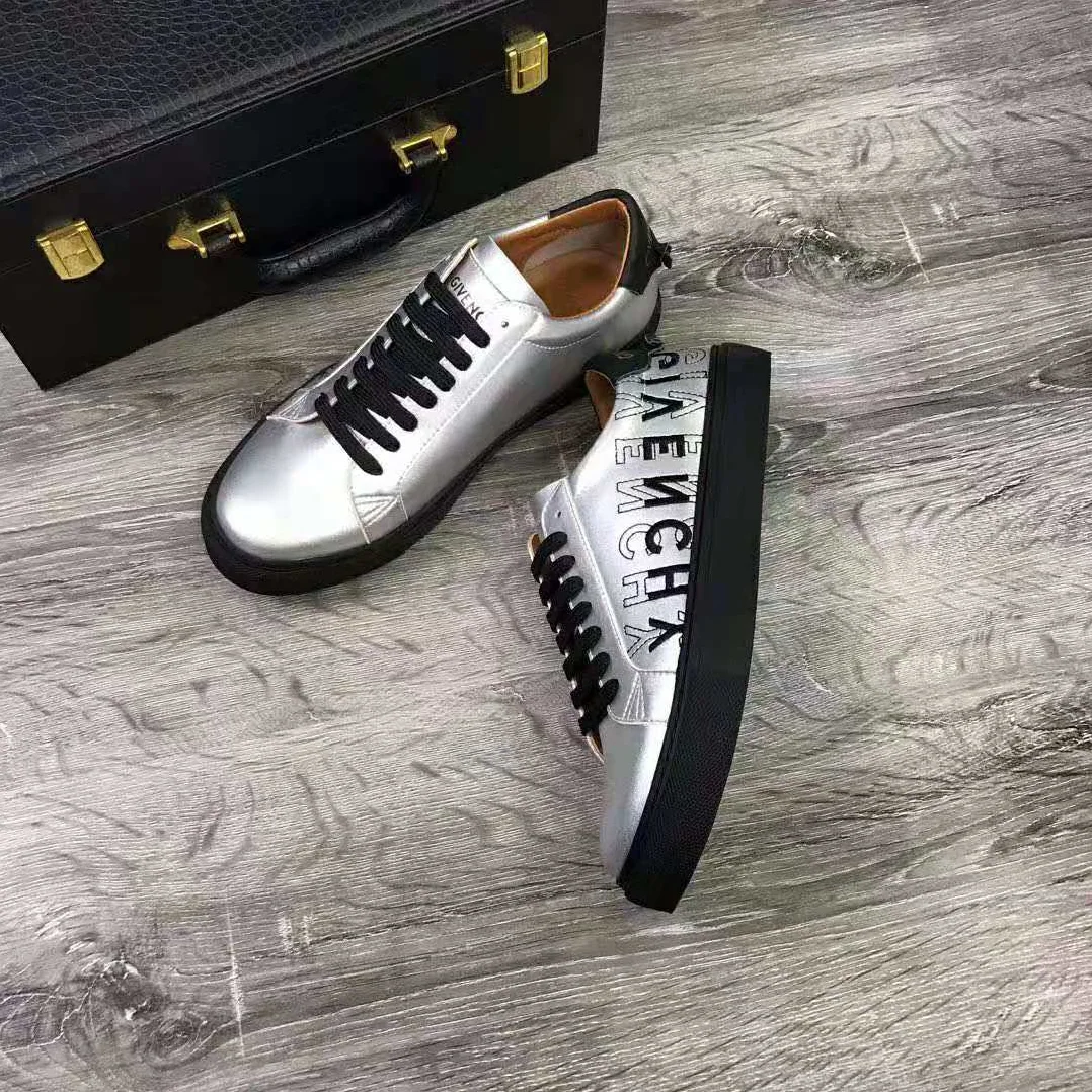Givenchy Givenchy Shading Sneakers in Metallized Leather for Men in Silver Givenchy Givenchy Shading Sneakers in Metallized Leather for Men in Silver