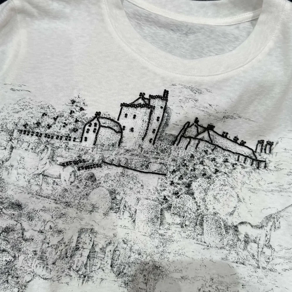 Dior T-Shirt White Cotton and Linen Jersey with Black Toile de Jouy Scotland Motif for Women Dior T-Shirt White Cotton and Linen Jersey with Black Toile de Jouy Scotland Motif for Women