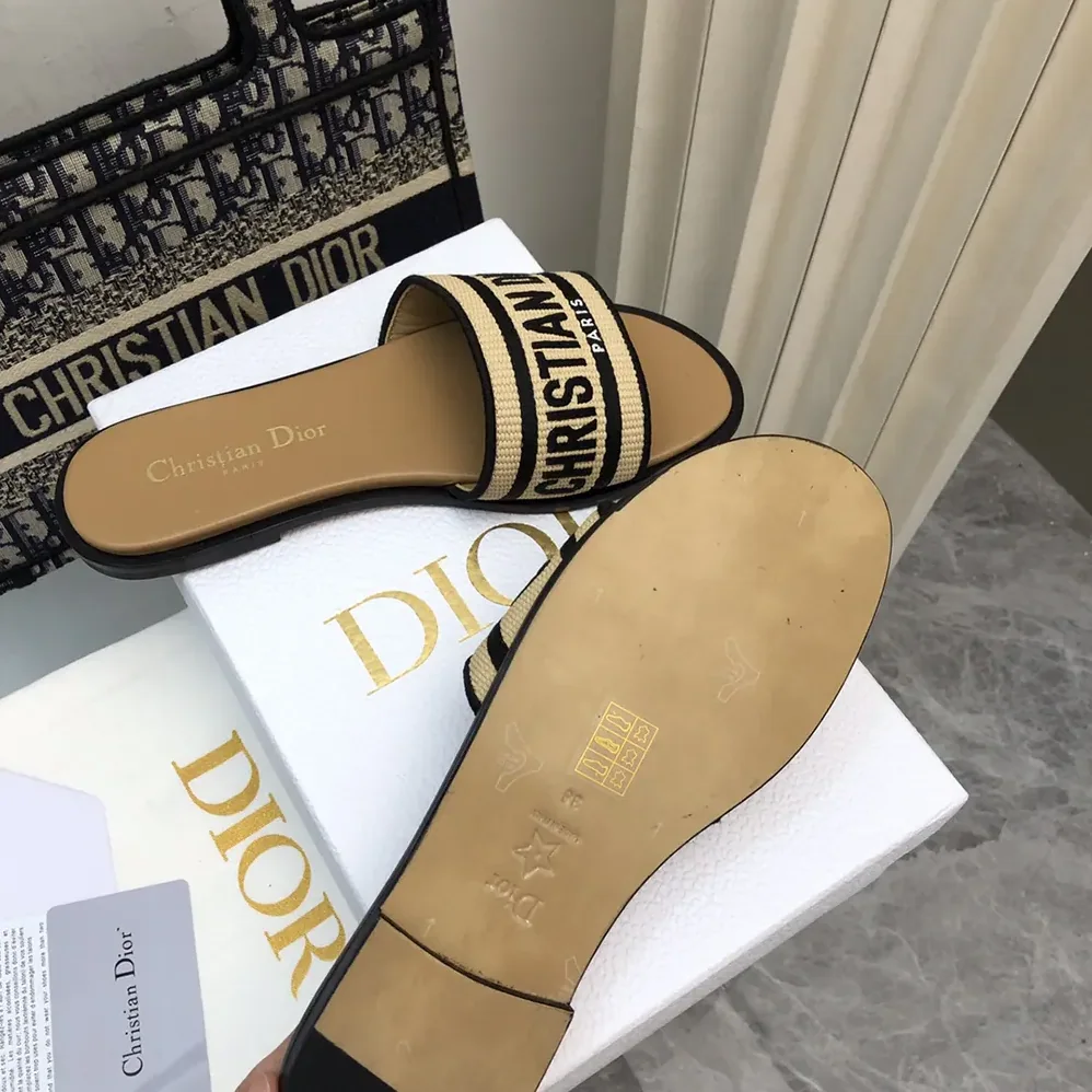 Dior Dway Slide Natural Raffia and Black Embroidered Cotton for Women Dior Dway Slide Natural Raffia and Black Embroidered Cotton for Women