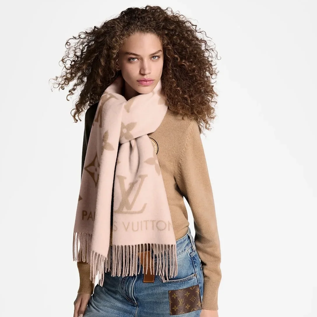 Louis Vuitton Reykjavik Scarf Beige Rose /