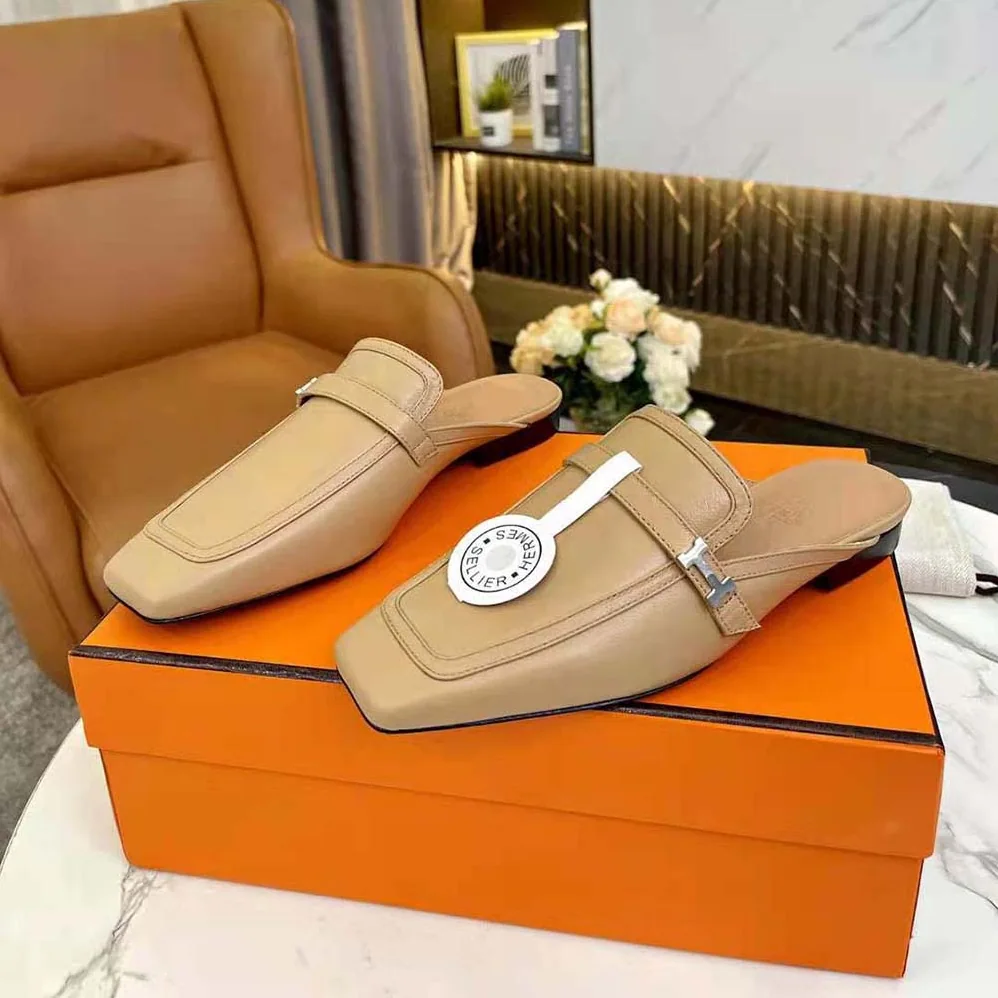 Hermes Groupie Mule in Goatskin with Miniature Palladium-Plated Paris Buckle for Women in Beige