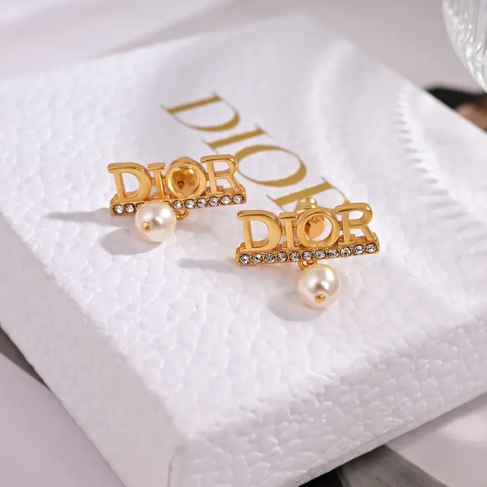 Dior Dio(r)evolution Earrings Gold-Finish Metal with White Resin Pearls and Silver for Women in Tone Crystals Dior Dio(r)evolution Earrings Gold-Finish Metal with White Resin Pearls and Silver for Women in Tone Crystals