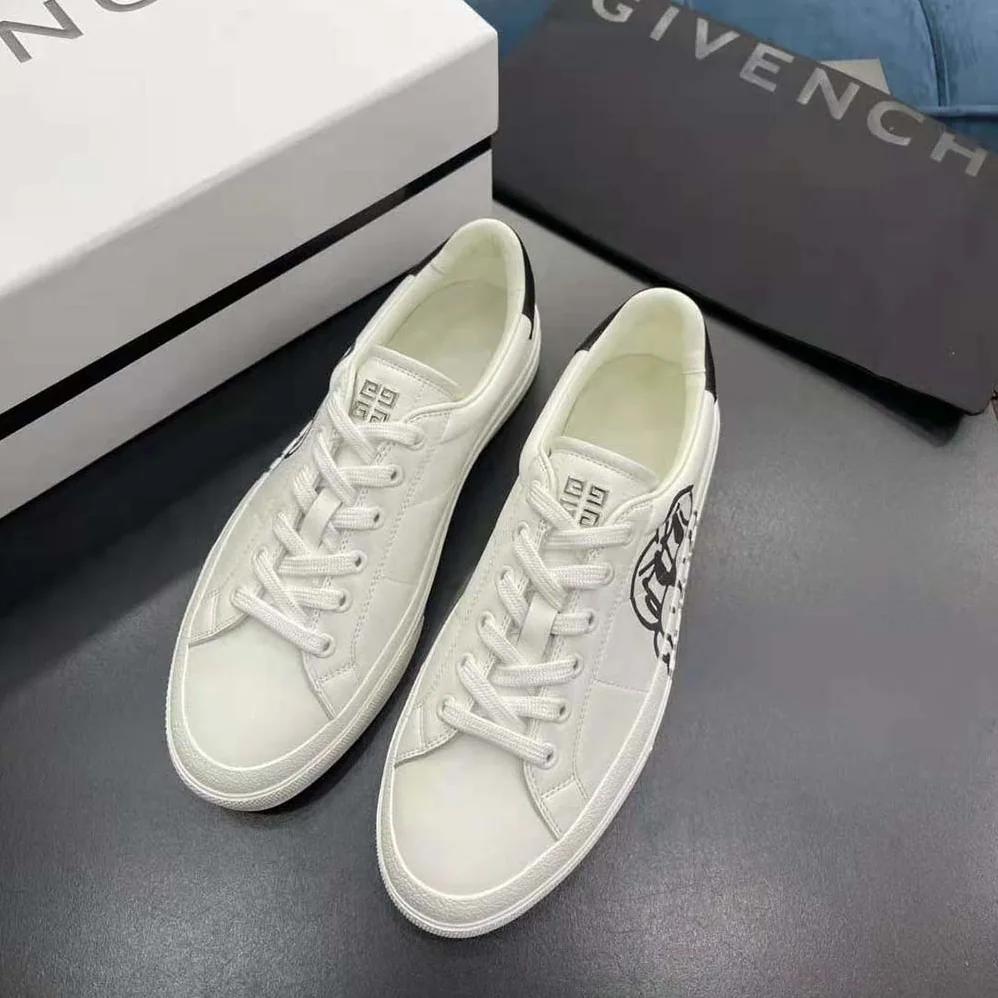 Givenchy Sneakers City Sport in Leather with Tag Effect Dog Print for Men in White