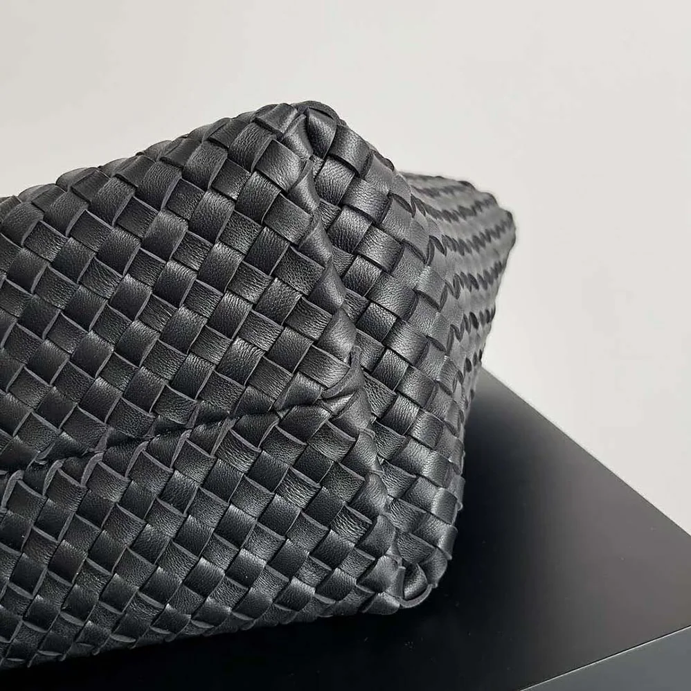 Bottega Veneta Medium Cabat Leather Tote Bag with Detachable Strap for Women in Black