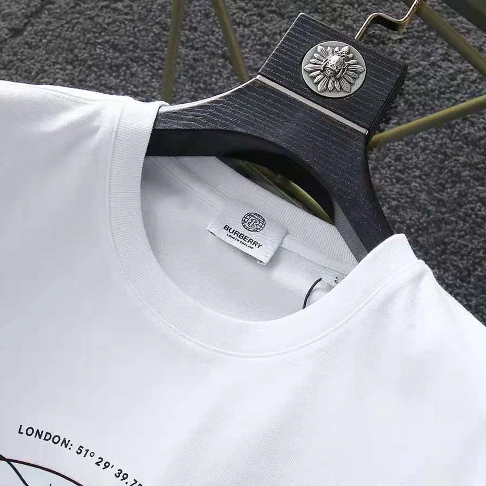 Burberry Globe Graphic Print Cotton Oversized T-shirt for Men in White Burberry Globe Graphic Print Cotton Oversized T-shirt for Men in White
