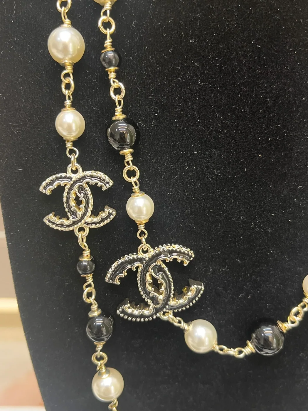 Chanel Pearl Necklace Gold