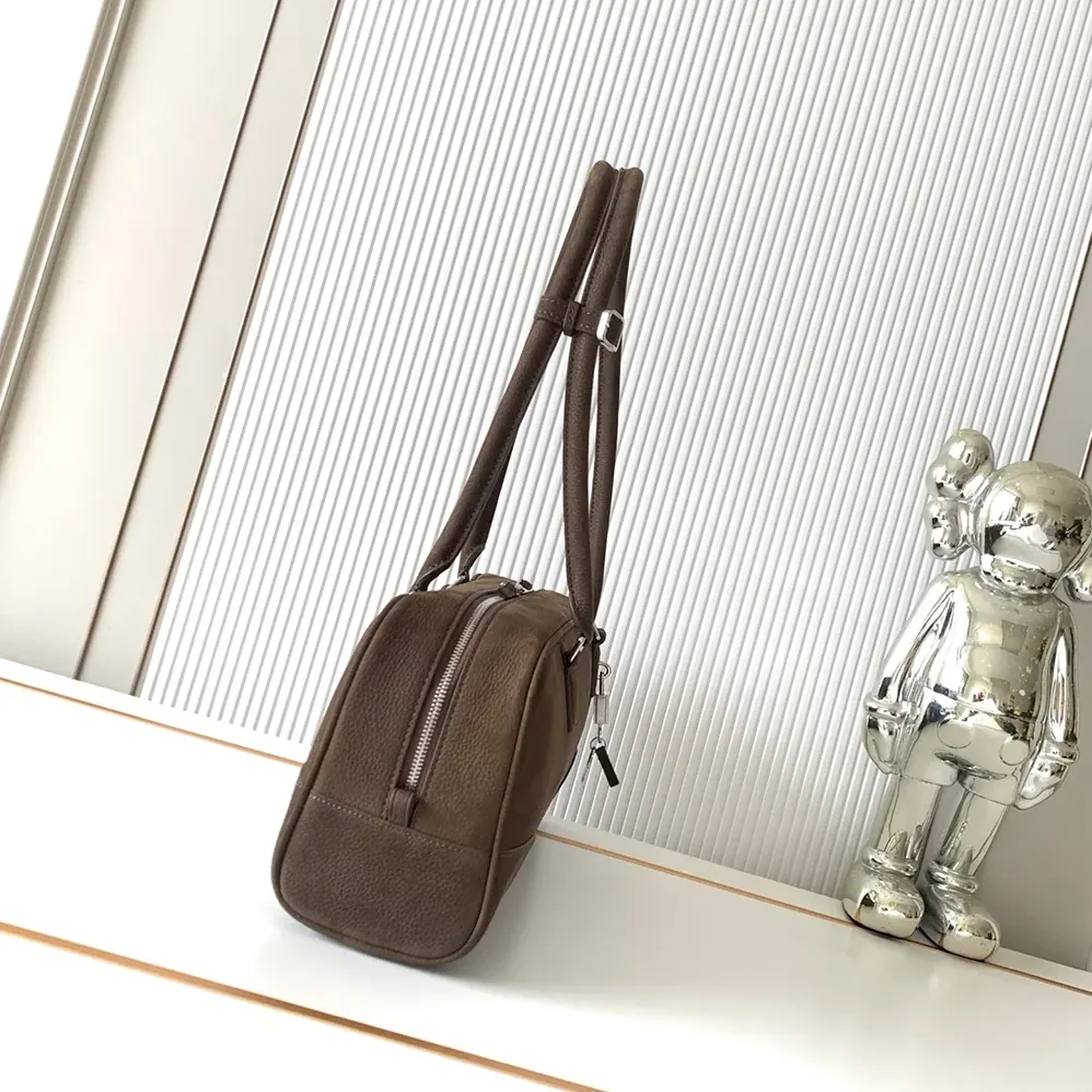 Loewe Amazona 31 Cropped Bag in Grained Nubuck for Unisex Loewe Amazona 31 Cropped Bag in Grained Nubuck for Unisex