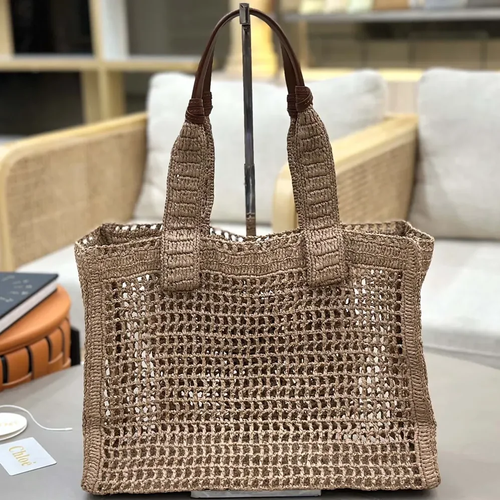 Chloe Summer Banana East-west Tote Bag in Raffia & Buffalo Leather for Women in Beige Chloe Summer Banana East-west Tote Bag in Raffia & Buffalo Leather for Women in Beige