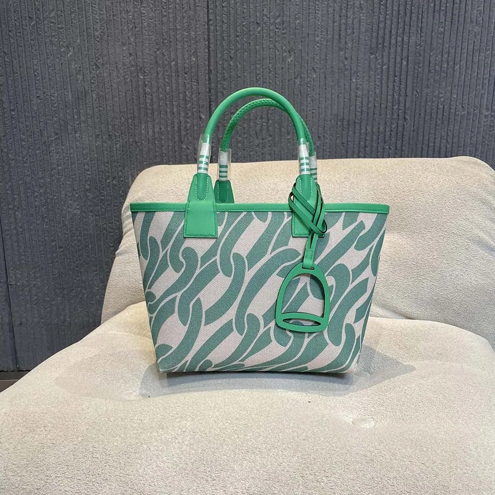 Hermes Steeple 25 Ecru Tote Bag for Unisex in Green Hermes Steeple 25 Ecru Tote Bag for Unisex in Green