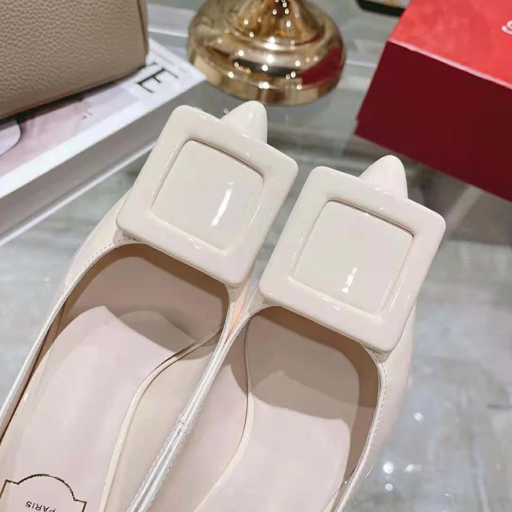 Roger Vivier Viv' In The City Pumps in Patent Leather for Women in White Roger Vivier Viv' In The City Pumps in Patent Leather for Women in White