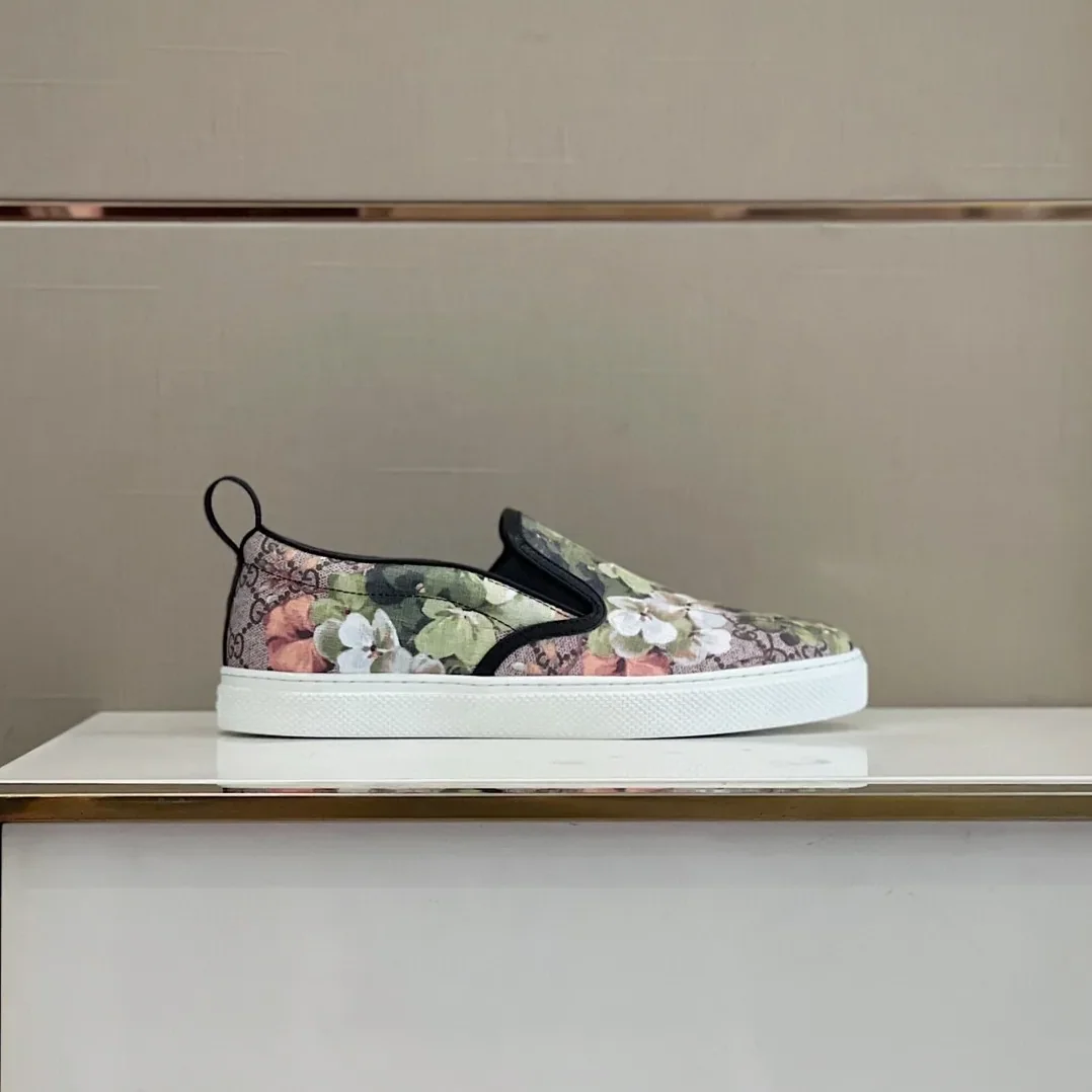 Gucci GG Supreme Slip for Men in On With Floral Green