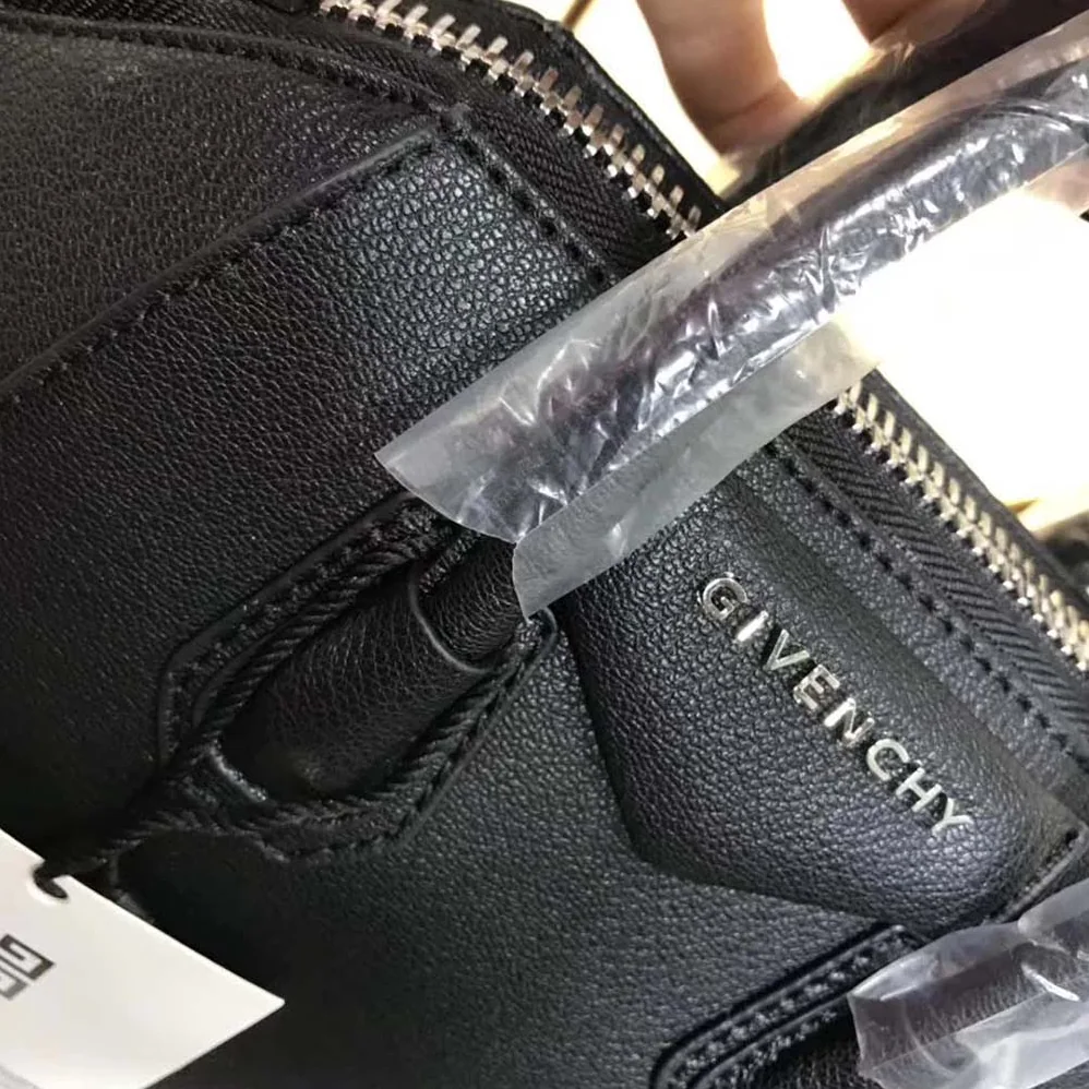 Givenchy Mini Antigona Bag in Grained Leather Givenchy Mini Antigona Bag in Grained Leather