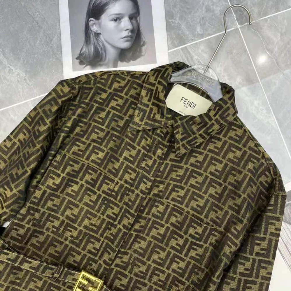 Fendi Single-Breasted Brown Canvas Go for Women in To Jacket Fendi Single-Breasted Brown Canvas Go for Women in To Jacket