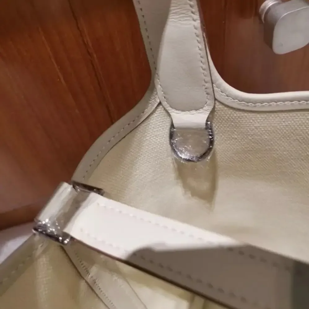 Hermes Picotin Lock 18 Pockets in Goeran Canvas Leather for Women in White Hermes Picotin Lock 18 Pockets in Goeran Canvas Leather for Women in White