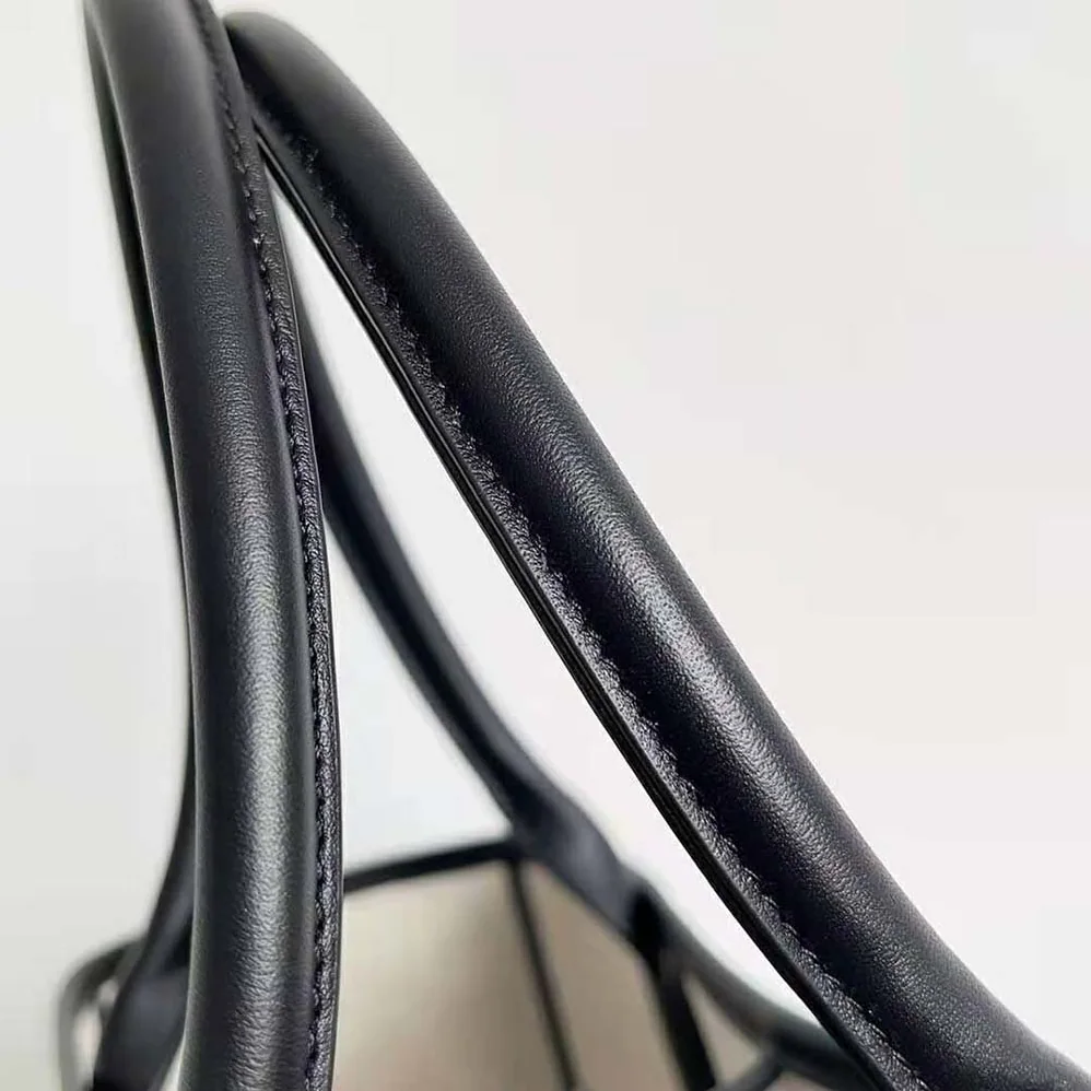 Bottega Veneta Medium Arco Tote Bag for Women in Black Bottega Veneta Medium Arco Tote Bag for Women in Black