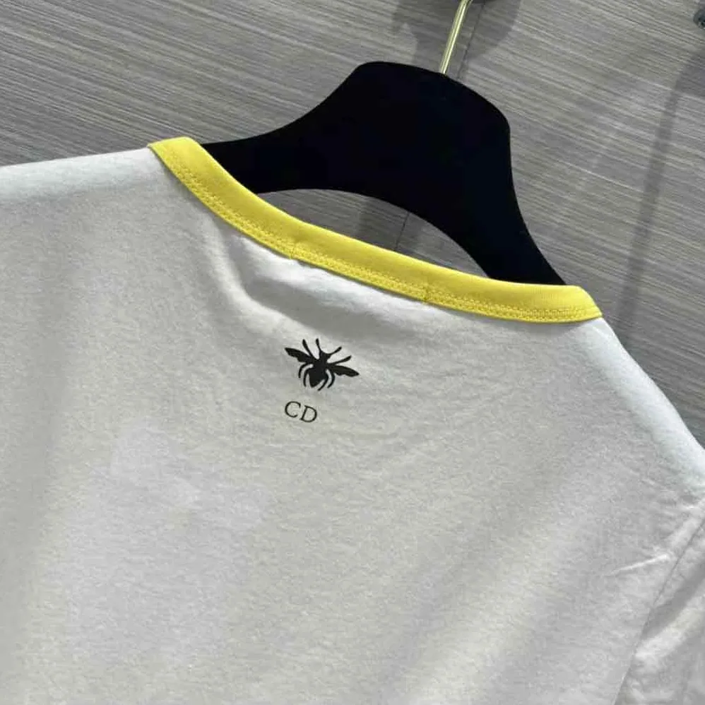 Dior T-shirt White Cotton Jersey with Fluorescent Yellow D for Women in Jungle Pop Motif