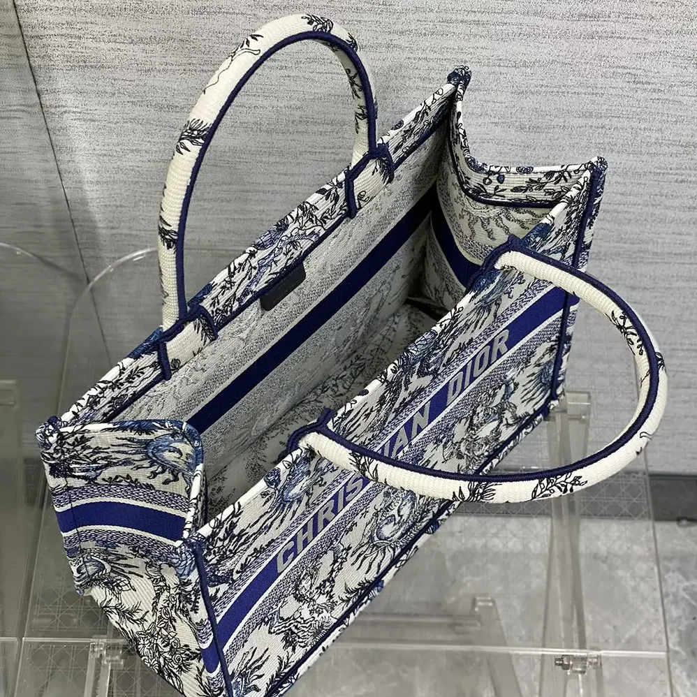 Dior Medium Dior Book Tote White and Navy Blue Toile de Jouy Soleil Embroidery for Women Dior Medium Dior Book Tote White and Navy Blue Toile de Jouy Soleil Embroidery for Women