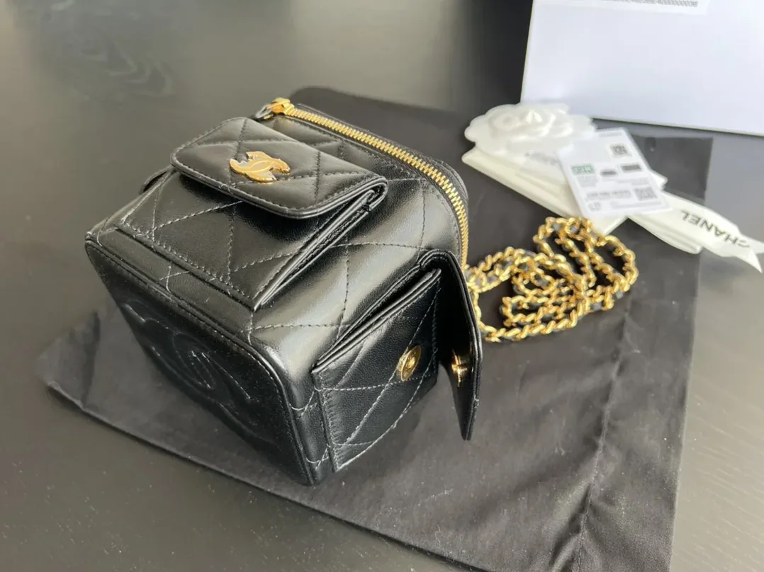 Chanel CC Vanity With Chain Bag Black / Chanel CC Vanity With Chain Bag Black /