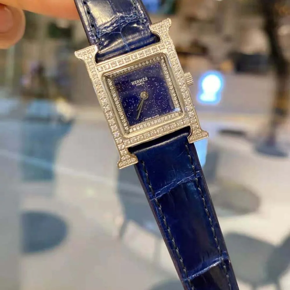 Hermes Heure H Watch Small Model Quartz Movement 25 mm for Women in Navy Hermes Heure H Watch Small Model Quartz Movement 25 mm for Women in Navy