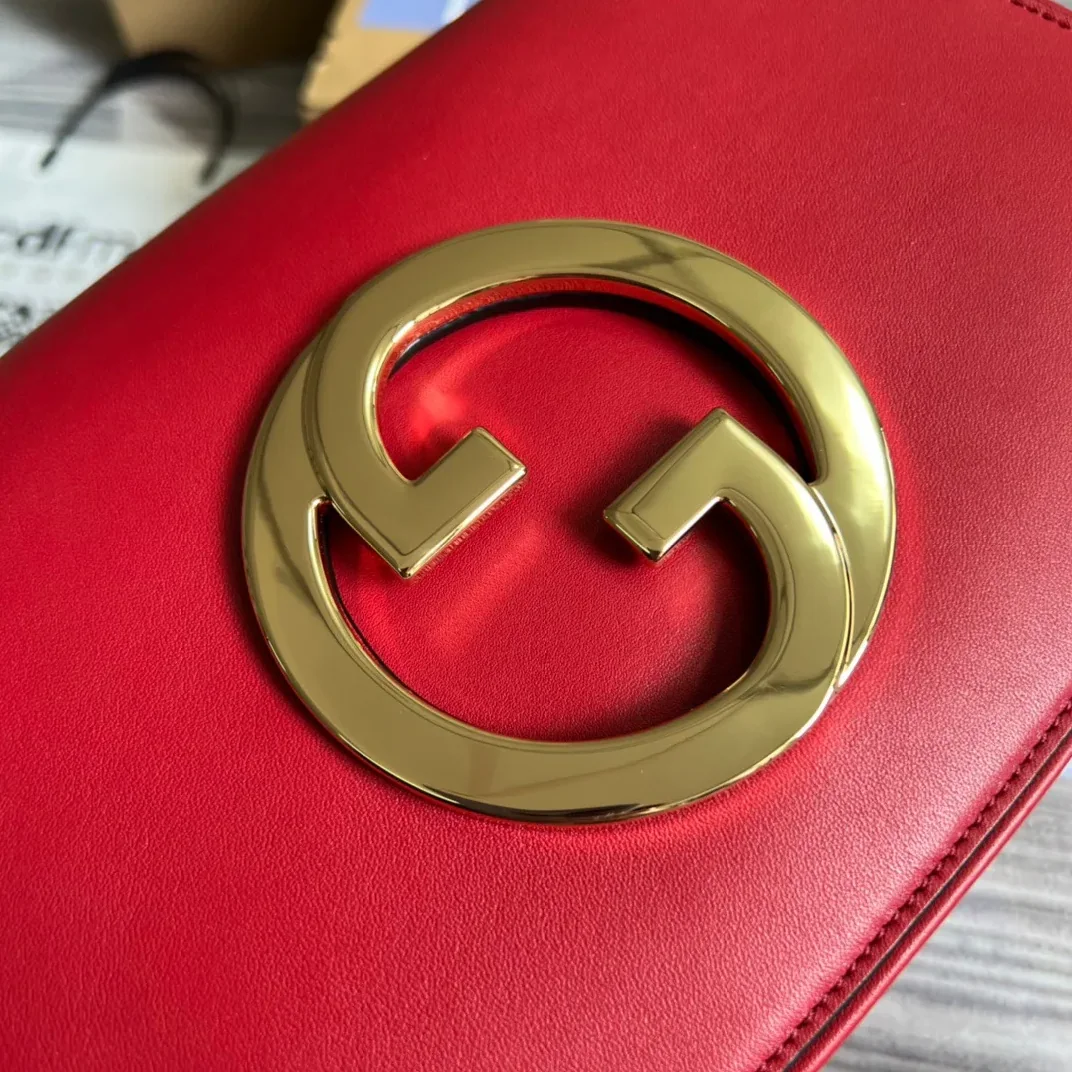Gucci Blondie Medium Shoulder Bag in Red Gold Hardware Gucci Blondie Medium Shoulder Bag in Red Gold Hardware