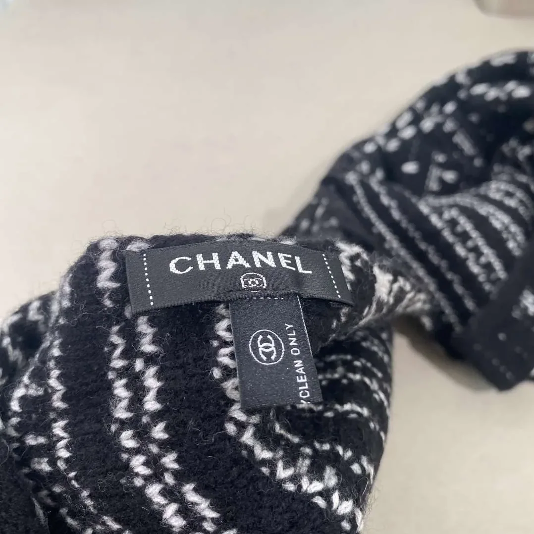 Chanel High in End Cashmere Scarf Black