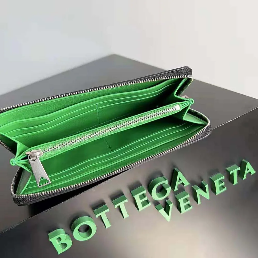 Bottega Veneta Intrecciato Zip Around Wallet for Men in Black Bottega Veneta Intrecciato Zip Around Wallet for Men in Black