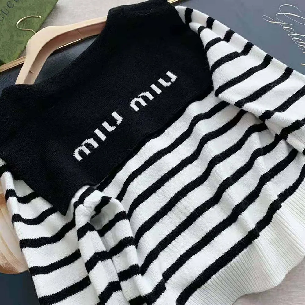 Miu Miu Cashmere Cardigan with Intarsia Logo for Women in White Miu Miu Cashmere Cardigan with Intarsia Logo for Women in White