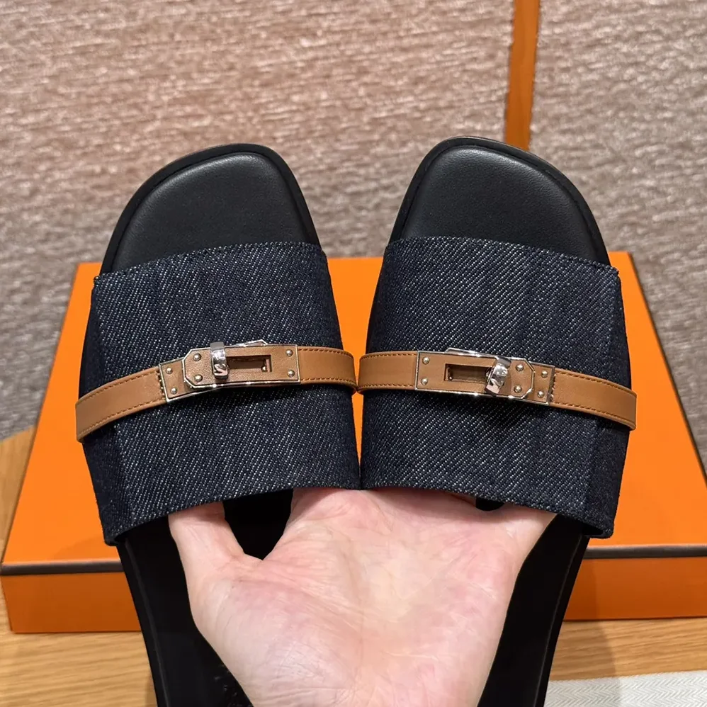 Hermes Giulia Sandal for Women in Navy Hermes Giulia Sandal for Women in Navy