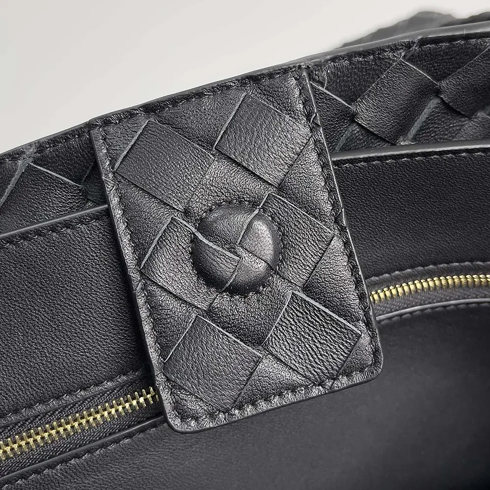 Bottega Veneta Large Andiamo in Lambskin Leather for Women in Black/Gold Bottega Veneta Large Andiamo in Lambskin Leather for Women in Black/Gold