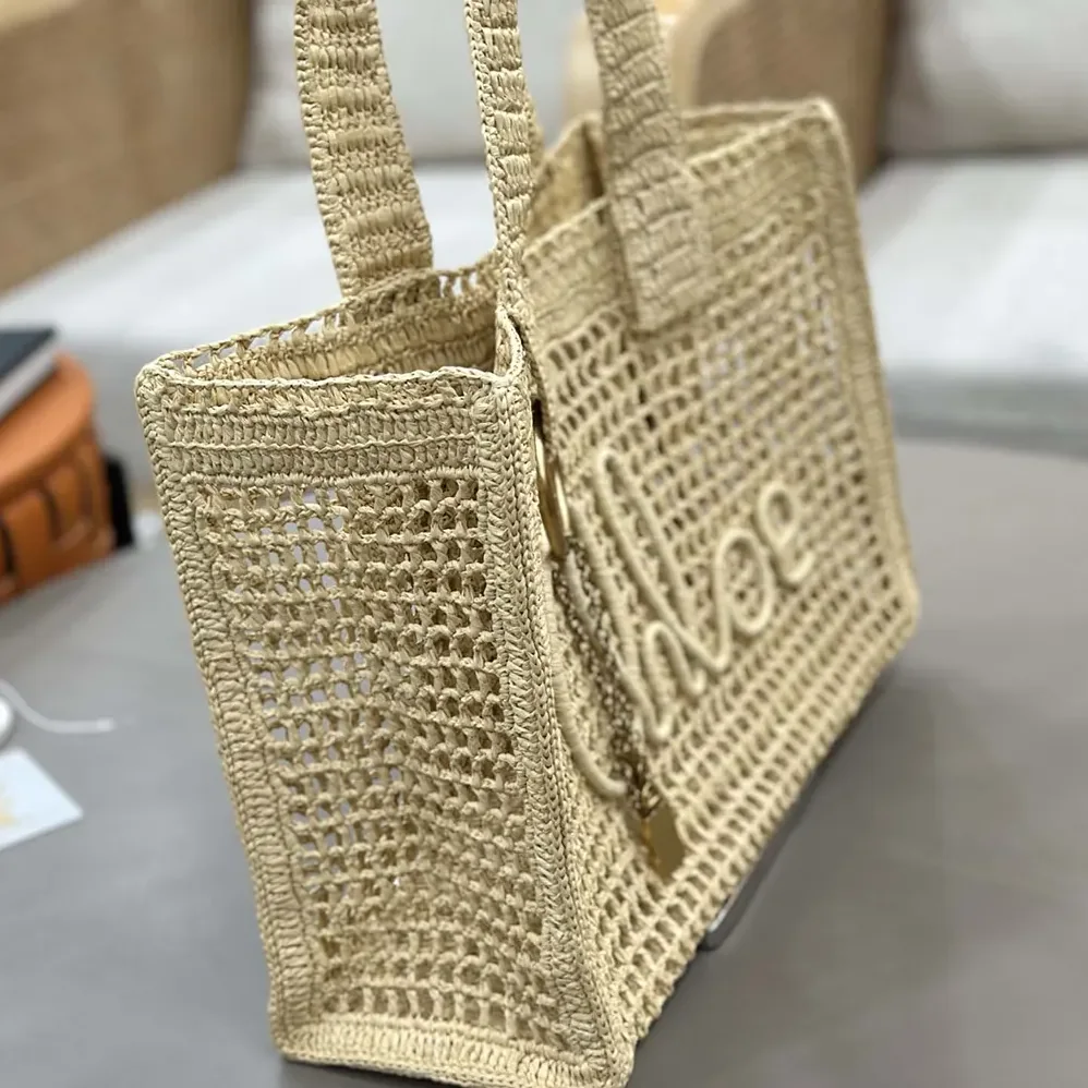 Chloe Summer Banana East-west Tote Bag in Raffia & Buffalo Leather for Women in Beige Chloe Summer Banana East-west Tote Bag in Raffia & Buffalo Leather for Women in Beige