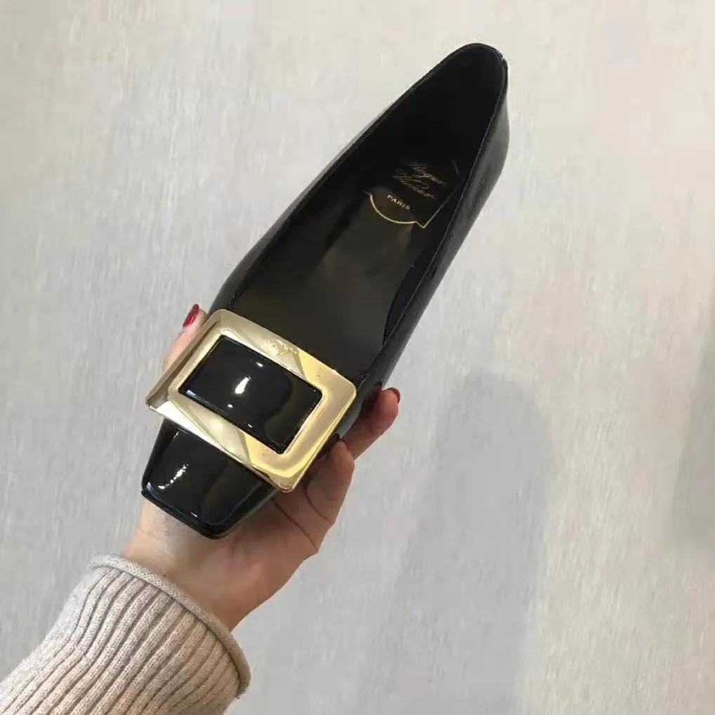 Roger Vivier Belle Vivier Pumps in Patent Leather for Women in Black Roger Vivier Belle Vivier Pumps in Patent Leather for Women in Black