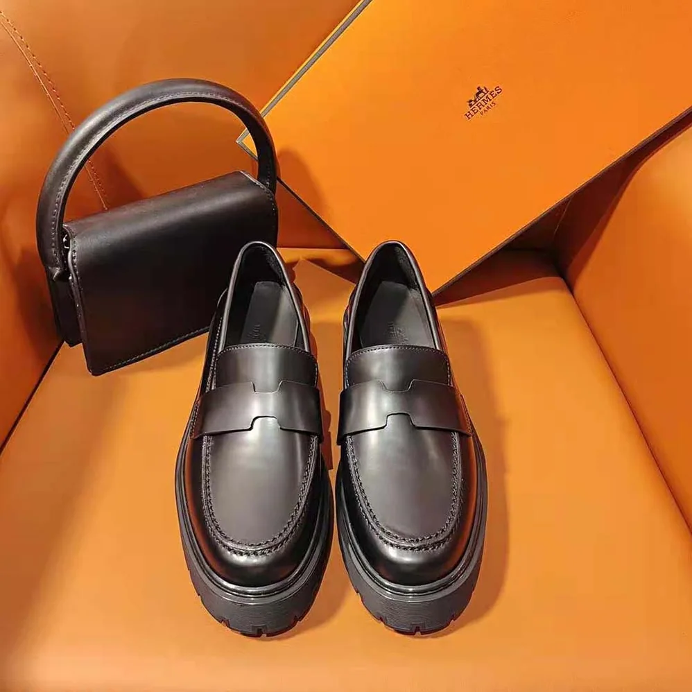 Hermes Hitch Loafer in Glazed Calfskin for Women in Black Hermes Hitch Loafer in Glazed Calfskin for Women in Black