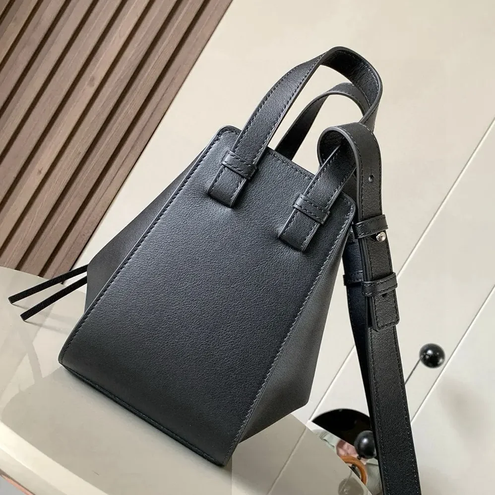 Loewe Compact Hammock Bag in in Classic Calfskin for Unisex in Black Loewe Compact Hammock Bag in in Classic Calfskin for Unisex in Black