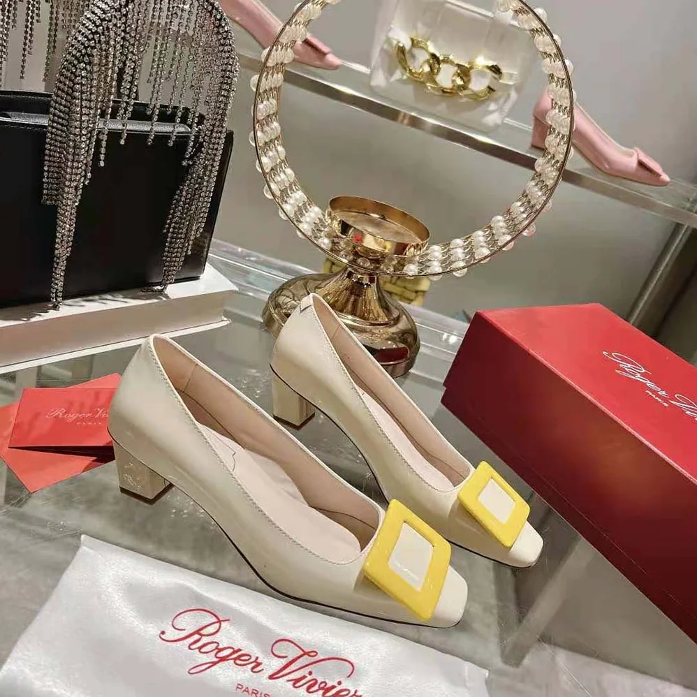 Roger Vivier Patent Leather Belle Vivier Pumps for Women in White Roger Vivier Patent Leather Belle Vivier Pumps for Women in White